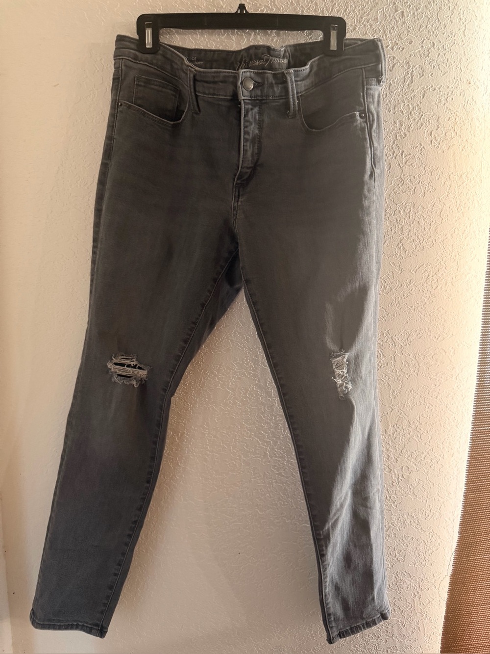 Universal Thread Gray Skinny Jeans with Knee Distress